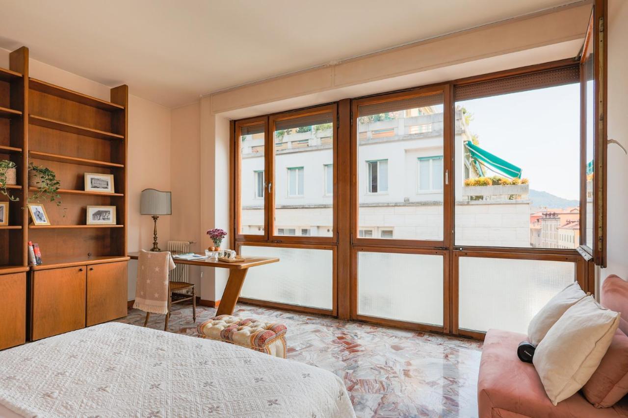 Piazza Cavour View - By Myhomeincomo Holiday home *