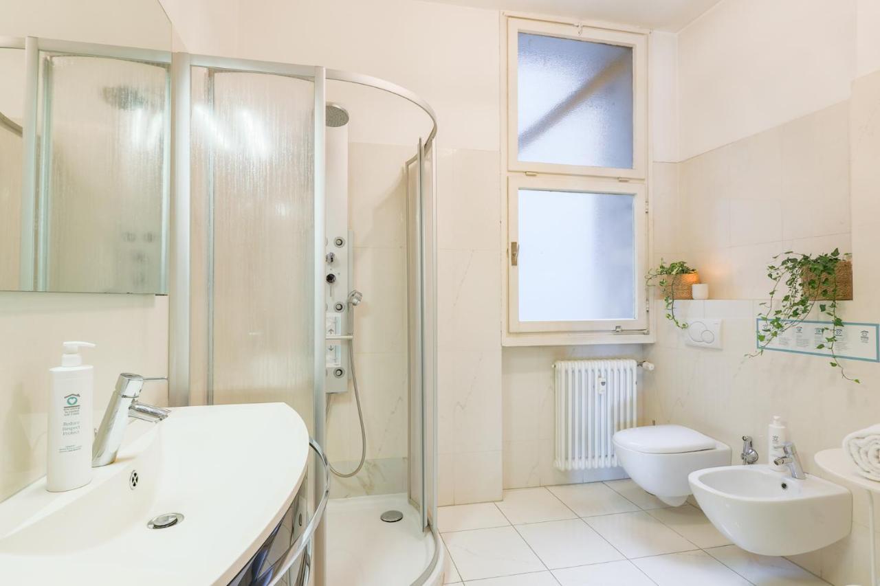 Piazza Cavour View - By Myhomeincomo Holiday home Como