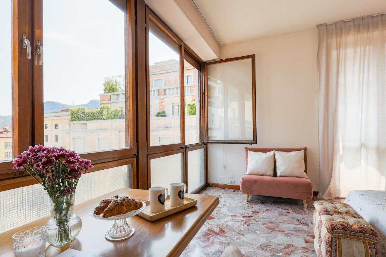 Piazza Cavour View - By Myhomeincomo Holiday home