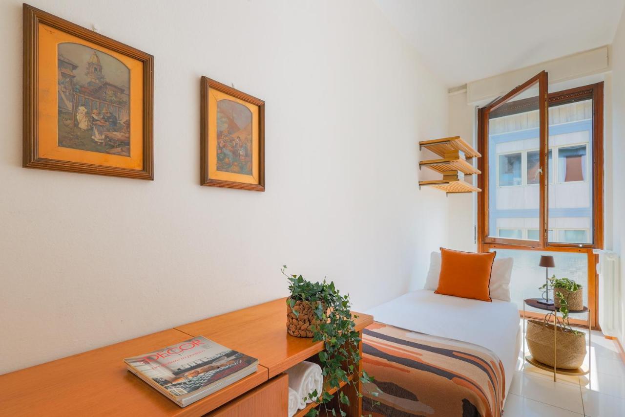 Piazza Cavour View - By Myhomeincomo Holiday home Como